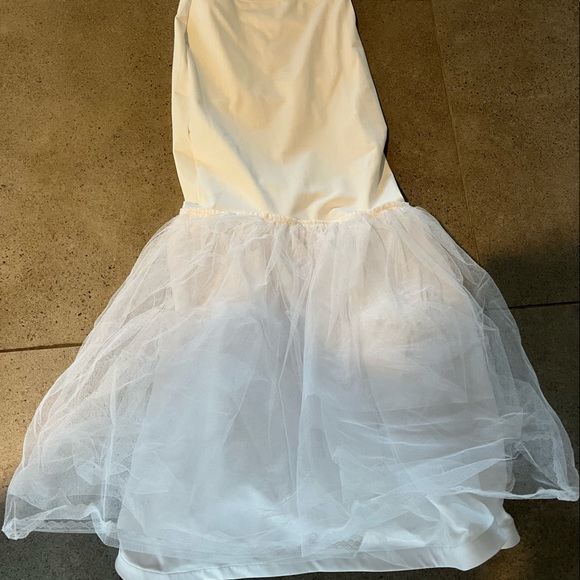 Beautiful wedding dress, veil and slip… worn once. - Picture 3 of 15